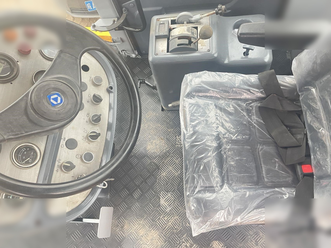 Лизинг на XCMG XS223J XCMG XS223J: слика 7