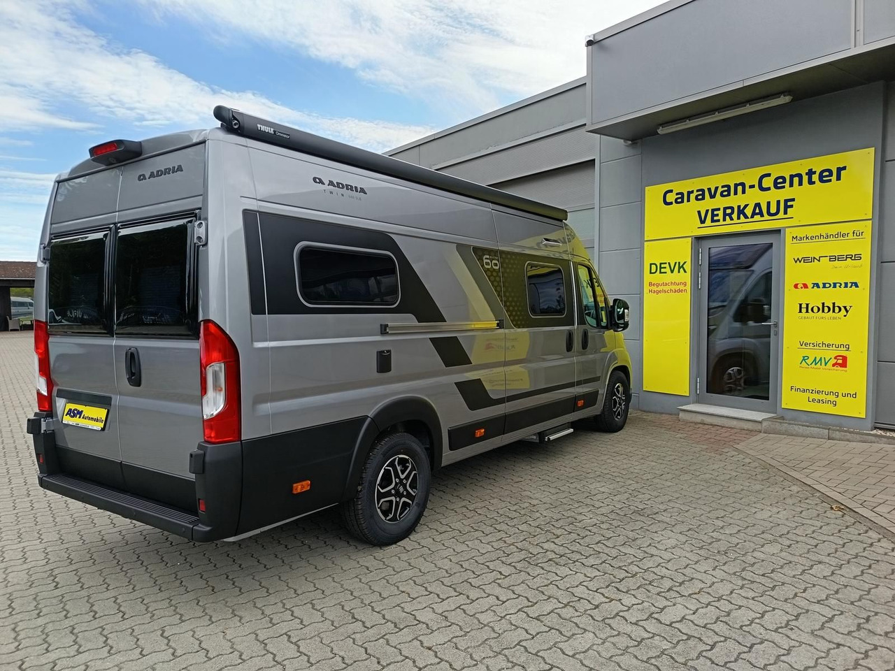 Adria Twin "60Y" 640 SLB 4,25MAXI*JUBILEE*MARKISE*LED - Кампер комбе: слика 4 Adria Twin "60Y" 640 SLB 4,25MAXI*JUBILEE*MARKISE*LED - Кампер комбе: слика 4