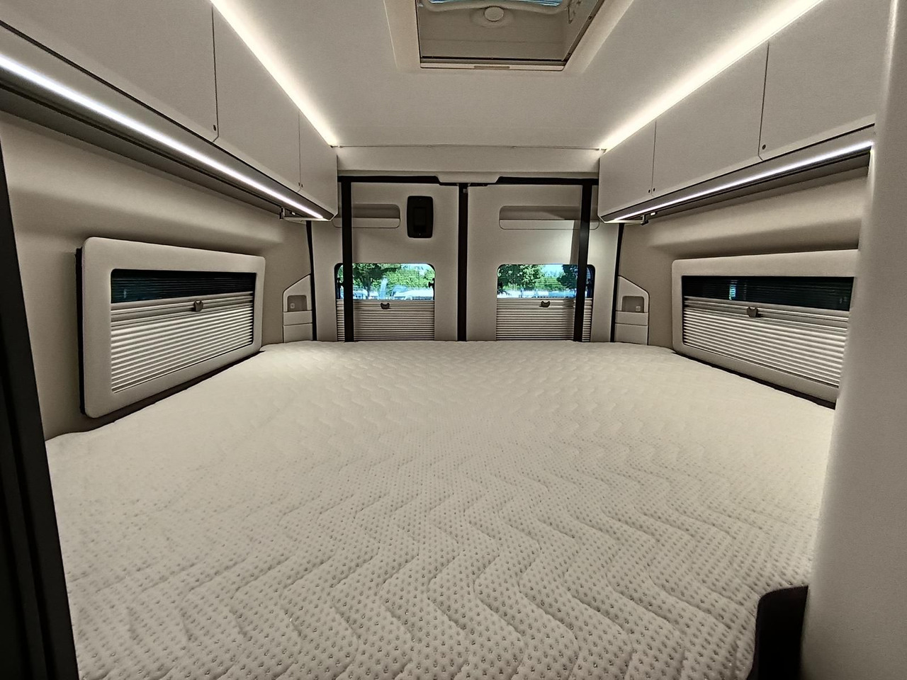 Лизинг на  Adria Twin Edition 640 SGX Maxi 132kW*138L KÜHLSCHRANK Adria Twin Edition 640 SGX Maxi 132kW*138L KÜHLSCHRANK: слика 16