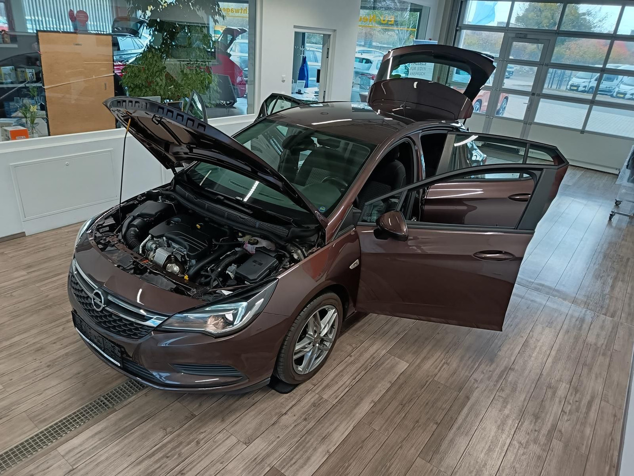 Opel Astra K Lim. 1,0 TURBO 77 kW*TEMP*KLIMA*PDC*SHZ* - Седан: слика 2 Opel Astra K Lim. 1,0 TURBO 77 kW*TEMP*KLIMA*PDC*SHZ* - Седан: слика 2