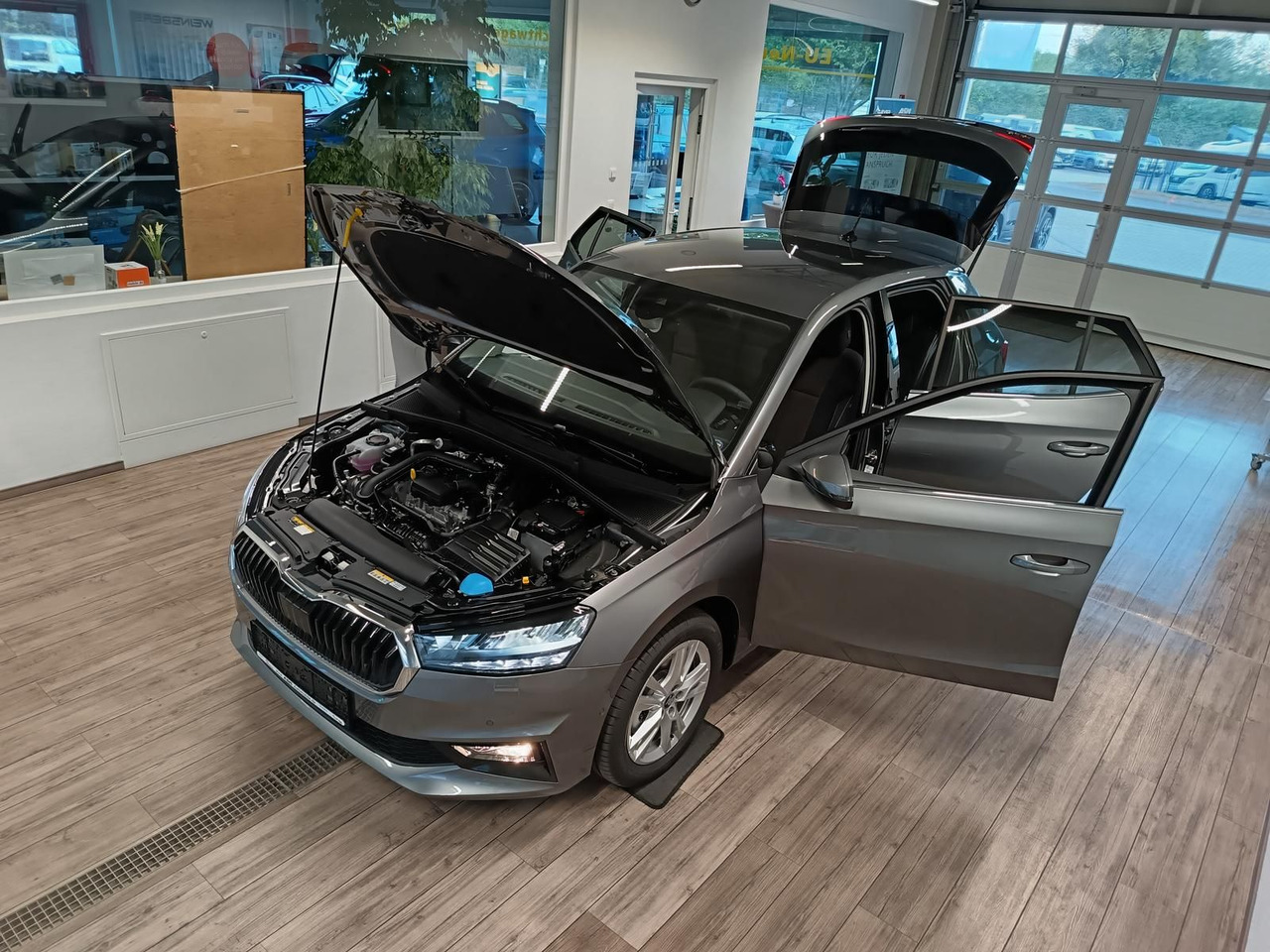 Skoda Fabia 30 Jahre DSG*VORBER.AHK*LED*R-KAM*TEMP*DAB - Седан: слика 2 Skoda Fabia 30 Jahre DSG*VORBER.AHK*LED*R-KAM*TEMP*DAB - Седан: слика 2