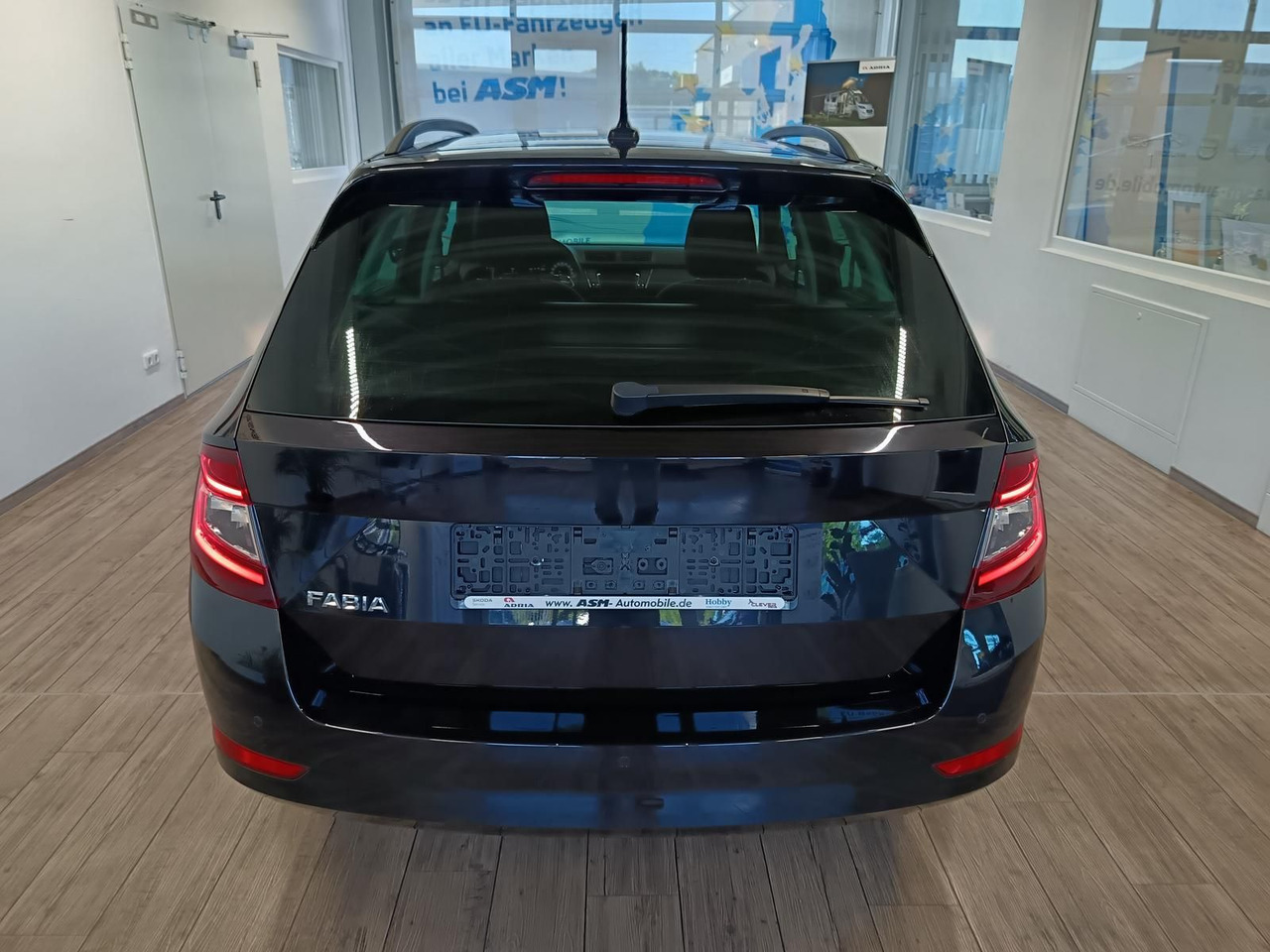 Skoda Fabia Ambition Combi 1,0 TSI*Bi-LED*NAVI*SHZ*DAB - Автомобил: слика 5 Skoda Fabia Ambition Combi 1,0 TSI*Bi-LED*NAVI*SHZ*DAB - Автомобил: слика 5