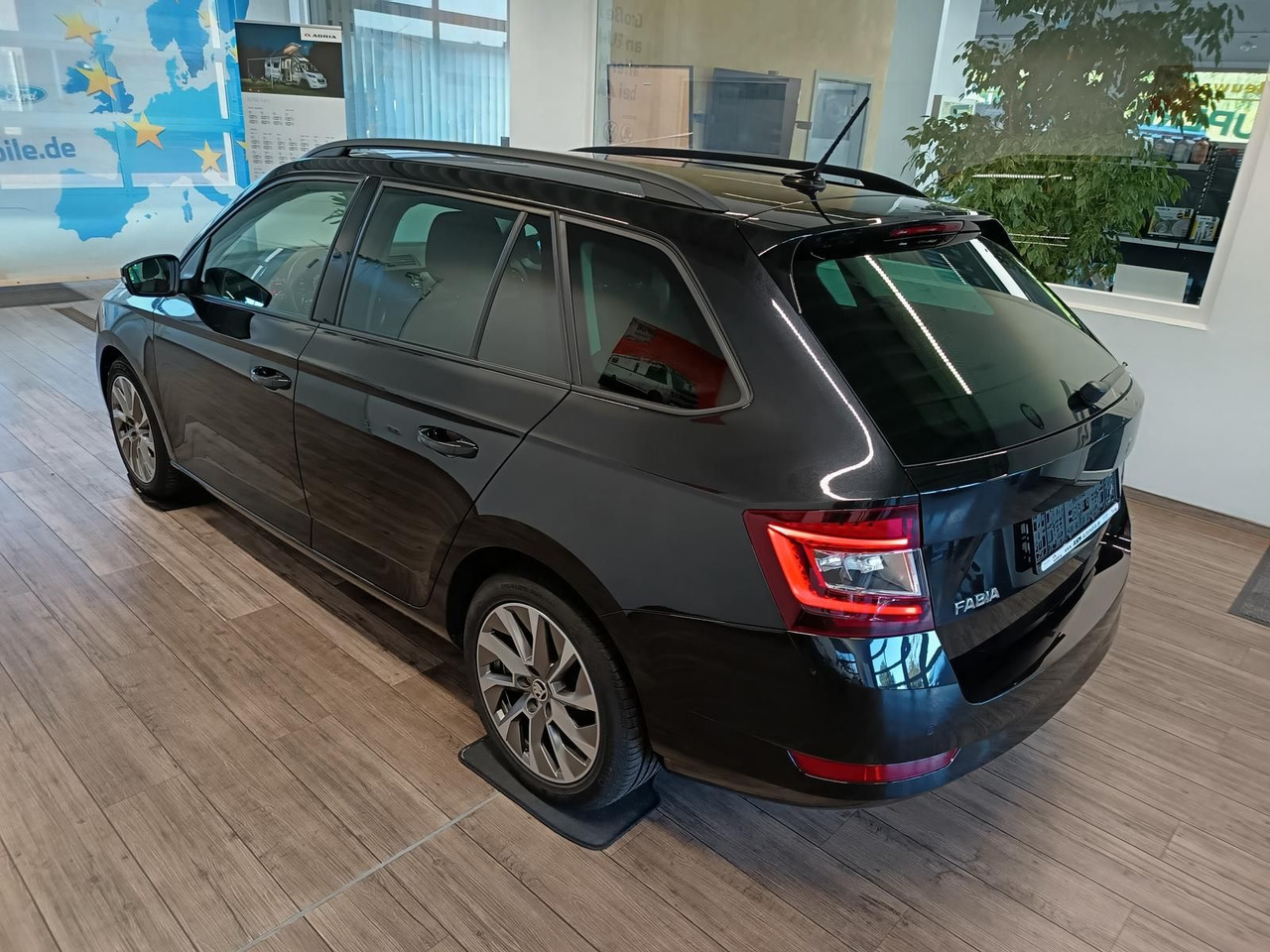 Skoda Fabia Ambition Combi 1,0 TSI*Bi-LED*NAVI*SHZ*DAB - Автомобил: слика 4 Skoda Fabia Ambition Combi 1,0 TSI*Bi-LED*NAVI*SHZ*DAB - Автомобил: слика 4