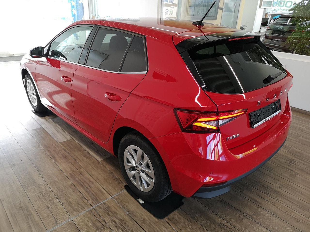 Skoda Fabia Selection 1,0TSIDSG+AHK-VORBER+LED+DAB+SHZ - Седан: слика 3 Skoda Fabia Selection 1,0TSIDSG+AHK-VORBER+LED+DAB+SHZ - Седан: слика 3