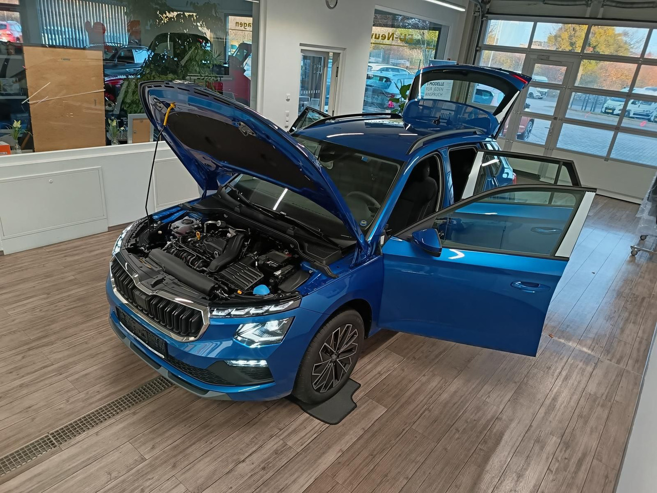 Skoda Kamiq 130 Jahre 1,5TSI DSG*AHK*ACC*LED*R-KAM*PDC - SUV: слика 2 Skoda Kamiq 130 Jahre 1,5TSI DSG*AHK*ACC*LED*R-KAM*PDC - SUV: слика 2