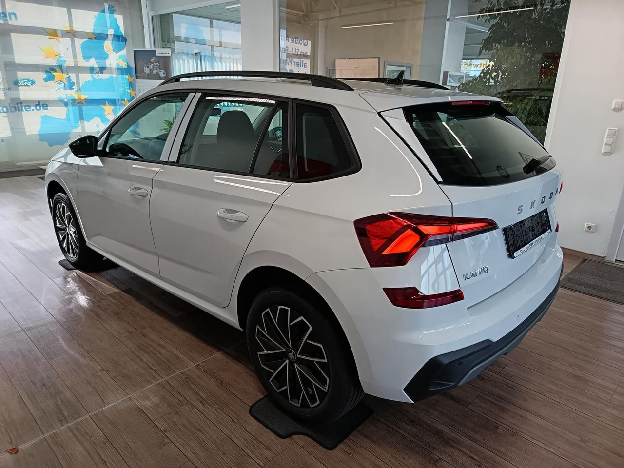 Skoda Kamiq 130 Jahre 1,5TSI DSG*AHK*ACC*LED*R-KAM*PDC - SUV: слика 4 Skoda Kamiq 130 Jahre 1,5TSI DSG*AHK*ACC*LED*R-KAM*PDC - SUV: слика 4