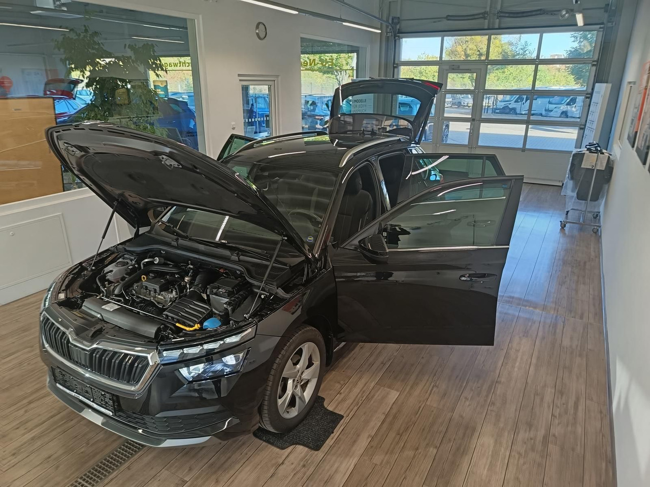 Skoda Kamiq Style 1,0 TSI DSG*AHK*LED*PDC*DAB*TEMP*SHZ - SUV: слика 2 Skoda Kamiq Style 1,0 TSI DSG*AHK*LED*PDC*DAB*TEMP*SHZ - SUV: слика 2