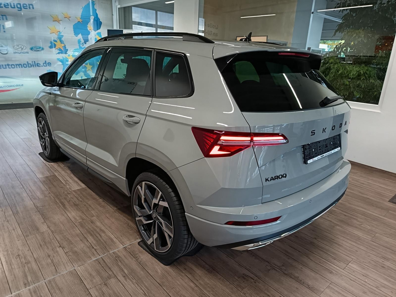 Skoda Karoq Sportline 1,5 TSI DSG*AHK*PSD*STD.HZG*NAVI - SUV: слика 4 Skoda Karoq Sportline 1,5 TSI DSG*AHK*PSD*STD.HZG*NAVI - SUV: слика 4