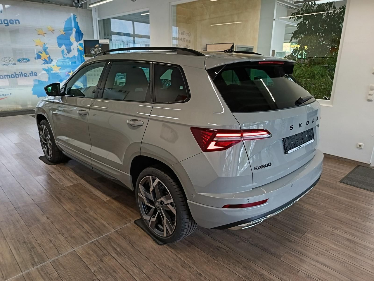 Skoda Karoq Sportline 1,5 TSI DSG*AHK*PSD*STD.HZG*NAVI - SUV: слика 4 Skoda Karoq Sportline 1,5 TSI DSG*AHK*PSD*STD.HZG*NAVI - SUV: слика 4