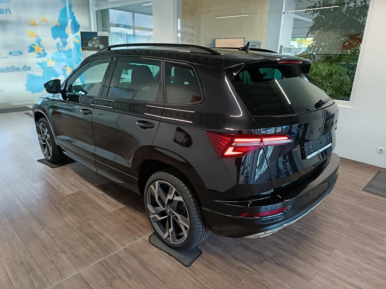 Skoda Karoq Sportline 1,5 TSI DSG*AHK*PSD*STD.HZG*NAVI - SUV: слика 4 Skoda Karoq Sportline 1,5 TSI DSG*AHK*PSD*STD.HZG*NAVI - SUV: слика 4