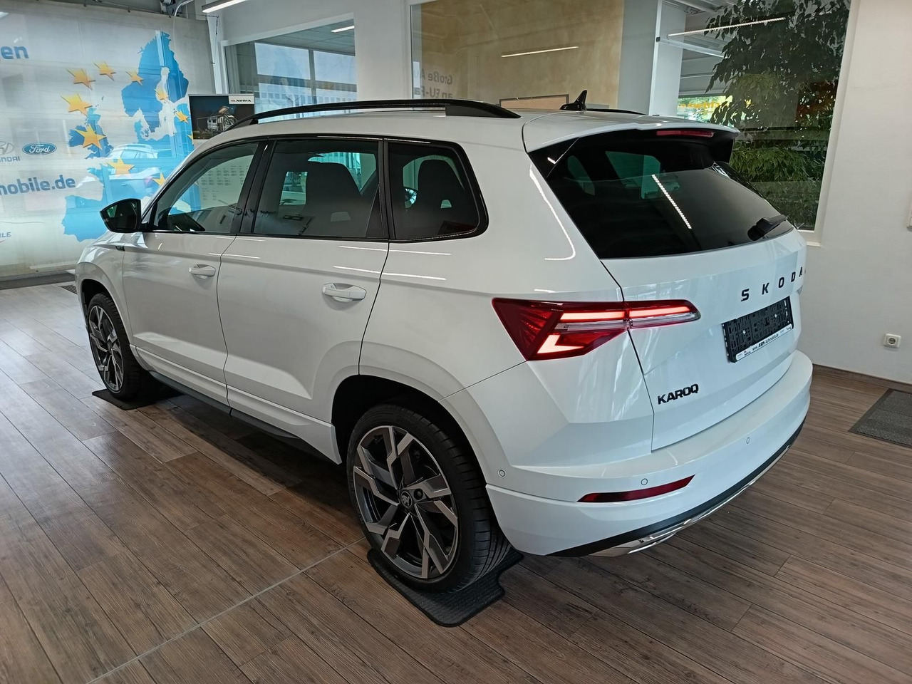 Skoda Karoq Sportline 1,5 TSI DSG*AHK*PSD*STD.HZG*NAVI - SUV: слика 4 Skoda Karoq Sportline 1,5 TSI DSG*AHK*PSD*STD.HZG*NAVI - SUV: слика 4