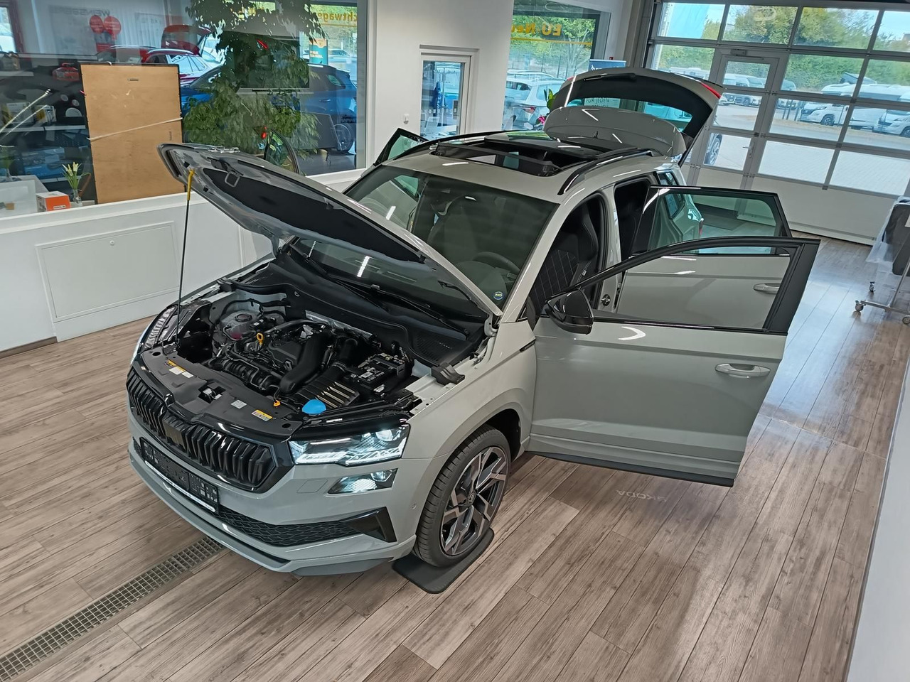 Skoda Karoq Sportline 1,5 TSI DSG*AHK*PSD*STD.HZG*NAVI - SUV: слика 2 Skoda Karoq Sportline 1,5 TSI DSG*AHK*PSD*STD.HZG*NAVI - SUV: слика 2
