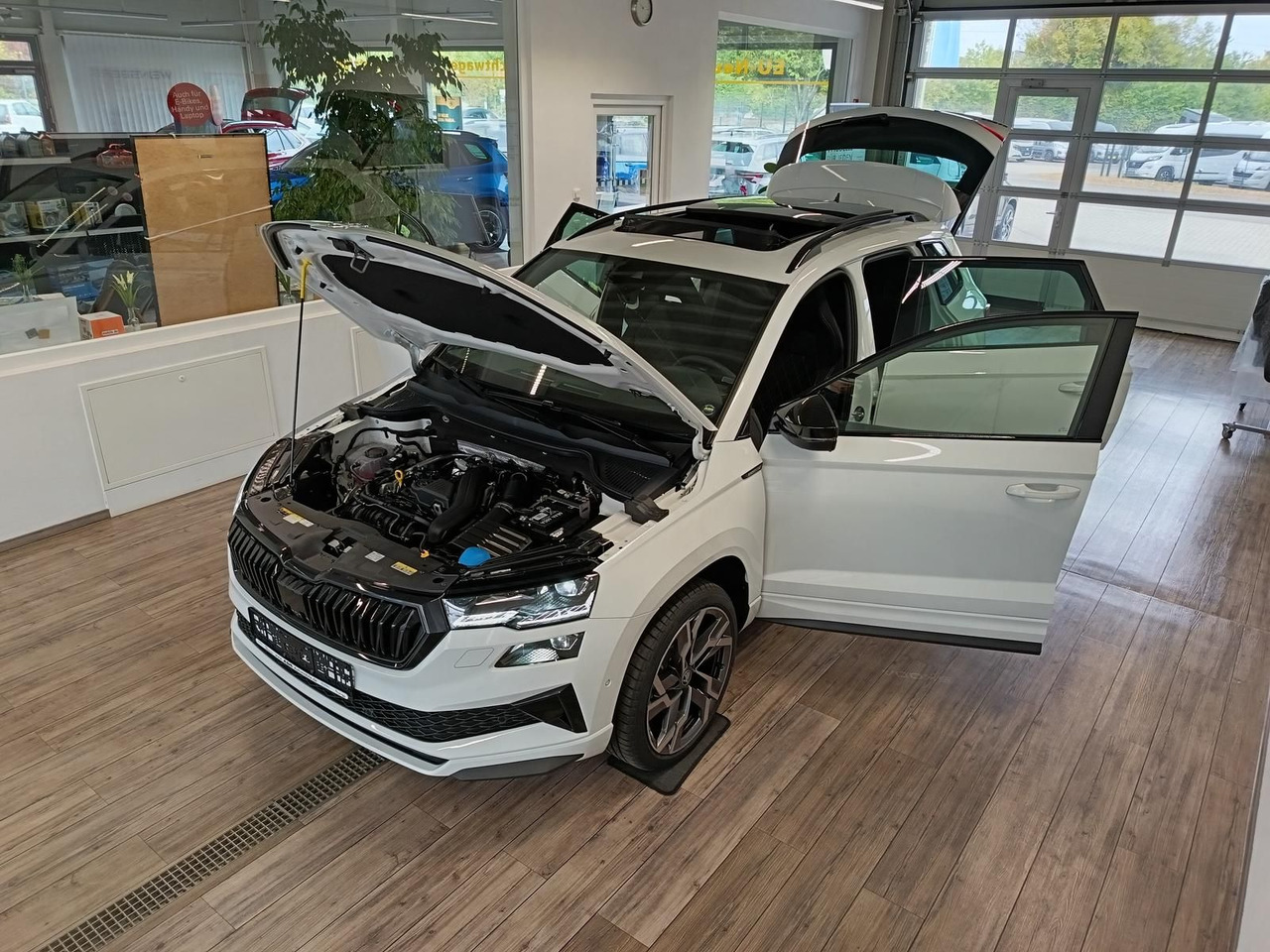 Skoda Karoq Sportline 1,5 TSI DSG*AHK*PSD*STD.HZG*NAVI - SUV: слика 2 Skoda Karoq Sportline 1,5 TSI DSG*AHK*PSD*STD.HZG*NAVI - SUV: слика 2