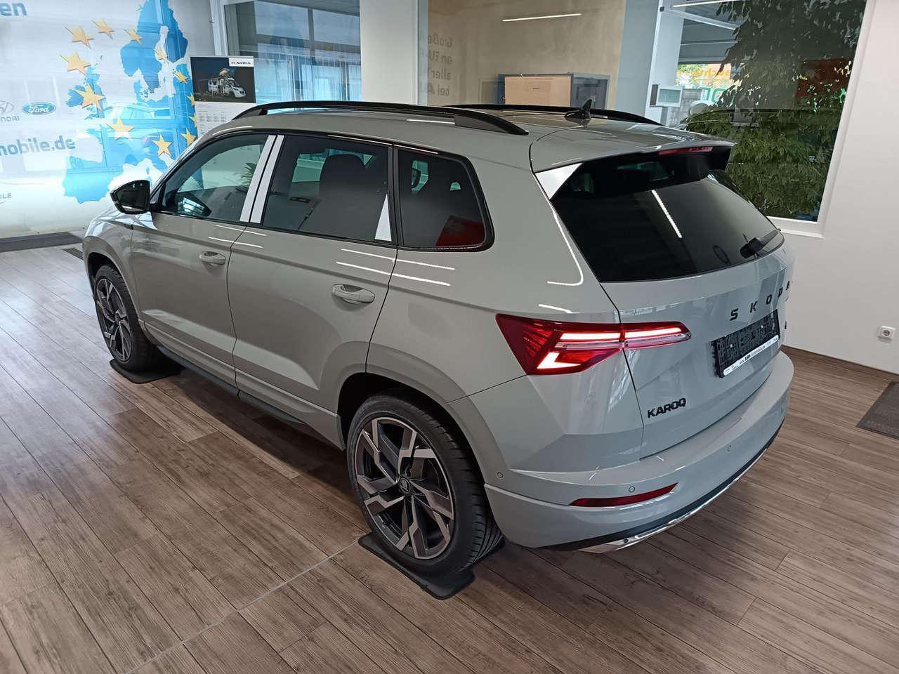 Skoda Karoq Sportline 2,0 TDI 4x4*AHK*PSD*STD.HZG*DCC* - SUV: слика 4 Skoda Karoq Sportline 2,0 TDI 4x4*AHK*PSD*STD.HZG*DCC* - SUV: слика 4