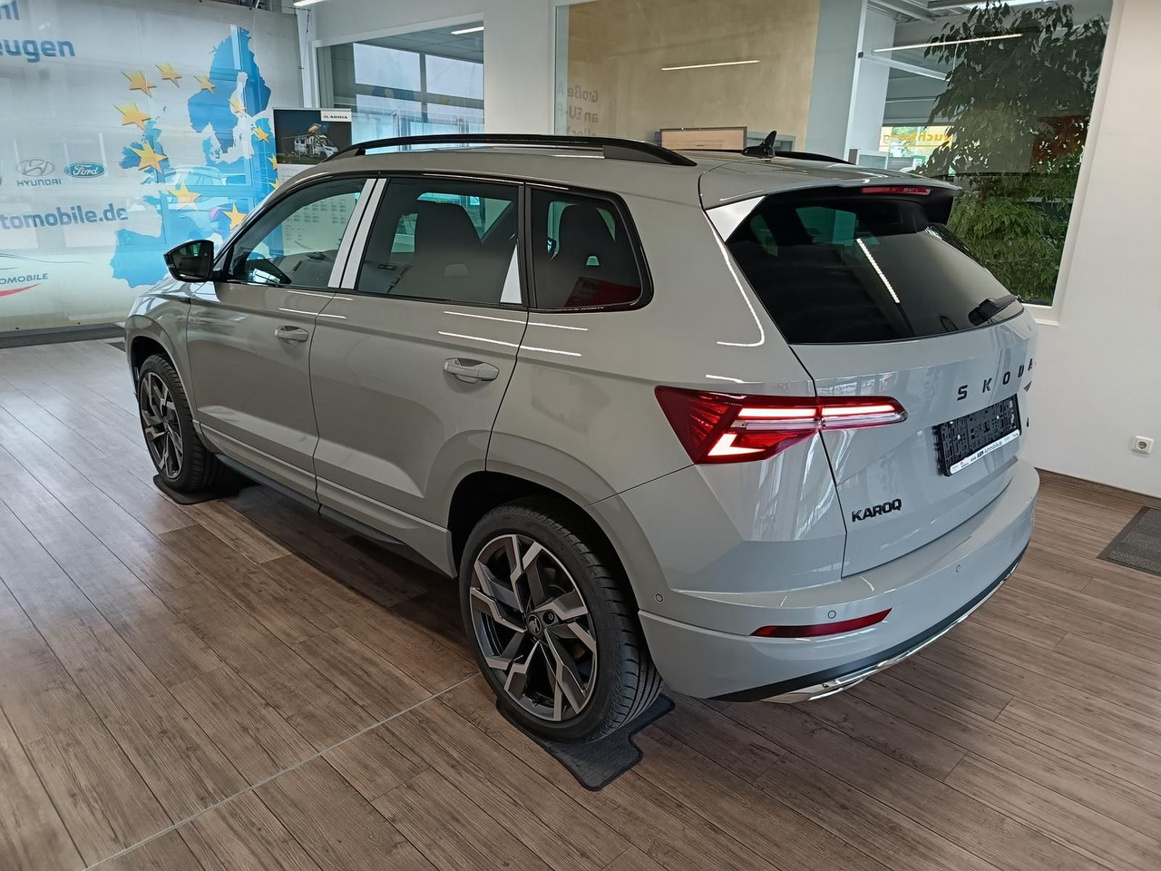 Skoda Karoq Sportline 2,0 TDI DSG 4x4*AHK*PSD*STD.HZG* - SUV: слика 4 Skoda Karoq Sportline 2,0 TDI DSG 4x4*AHK*PSD*STD.HZG* - SUV: слика 4