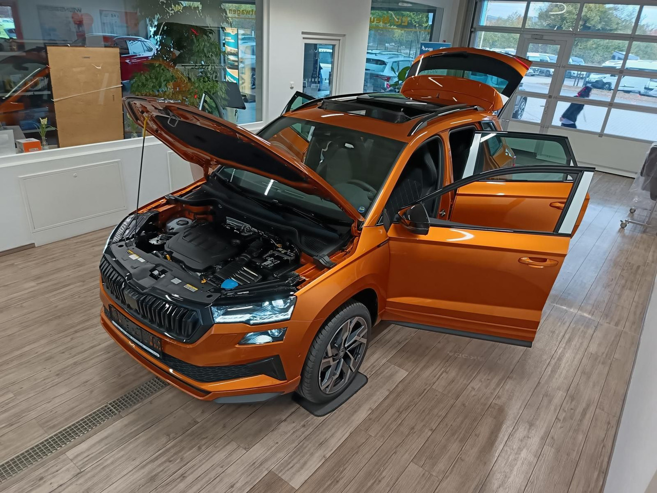 Skoda Karoq Sportline 2,0 TDI DSG 4x4*AHK*PSD*STD.HZG* - SUV: слика 2 Skoda Karoq Sportline 2,0 TDI DSG 4x4*AHK*PSD*STD.HZG* - SUV: слика 2