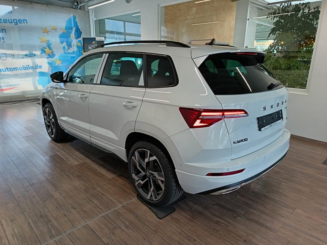 Skoda Karoq Sportline 2,0 TDI DSG 4x4*AHK*PSD*STD.HZG* - SUV: слика 4 Skoda Karoq Sportline 2,0 TDI DSG 4x4*AHK*PSD*STD.HZG* - SUV: слика 4