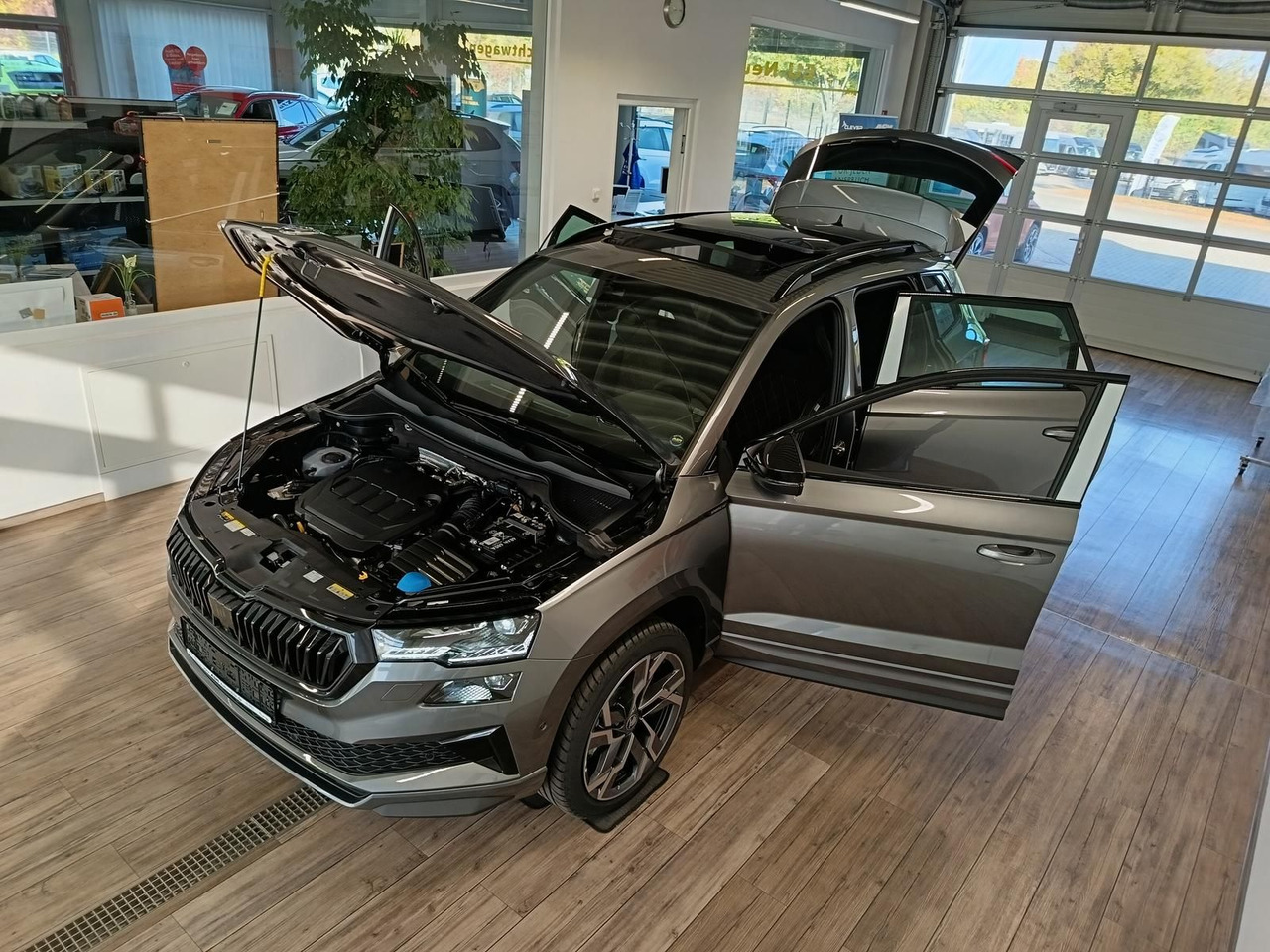 Skoda Karoq Sportline 2,0 TDI DSG 4x4*AHK*PSD*STD.HZG* - SUV: слика 2 Skoda Karoq Sportline 2,0 TDI DSG 4x4*AHK*PSD*STD.HZG* - SUV: слика 2