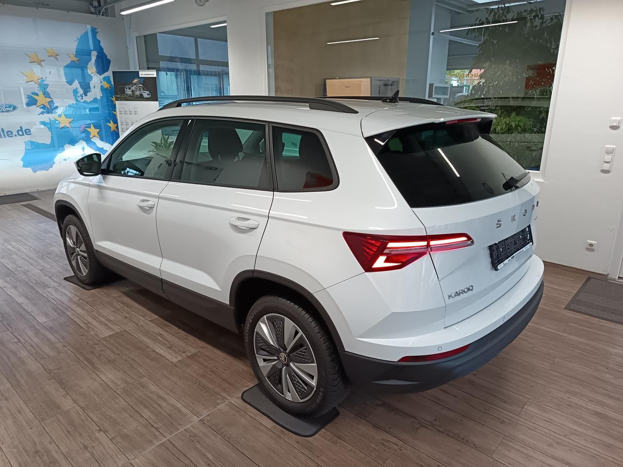Skoda Karoq Style 1,5 TSI DSG*AHK*NAVI*LED*R-KAM*2xPDC - SUV: слика 4 Skoda Karoq Style 1,5 TSI DSG*AHK*NAVI*LED*R-KAM*2xPDC - SUV: слика 4