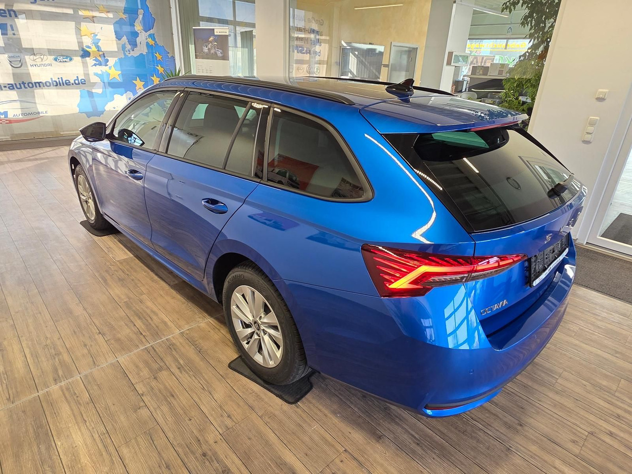 Skoda Octavia Combi Selection DSG*LED*ACC*WINTERPAKET* - Караван: слика 4 Skoda Octavia Combi Selection DSG*LED*ACC*WINTERPAKET* - Караван: слика 4