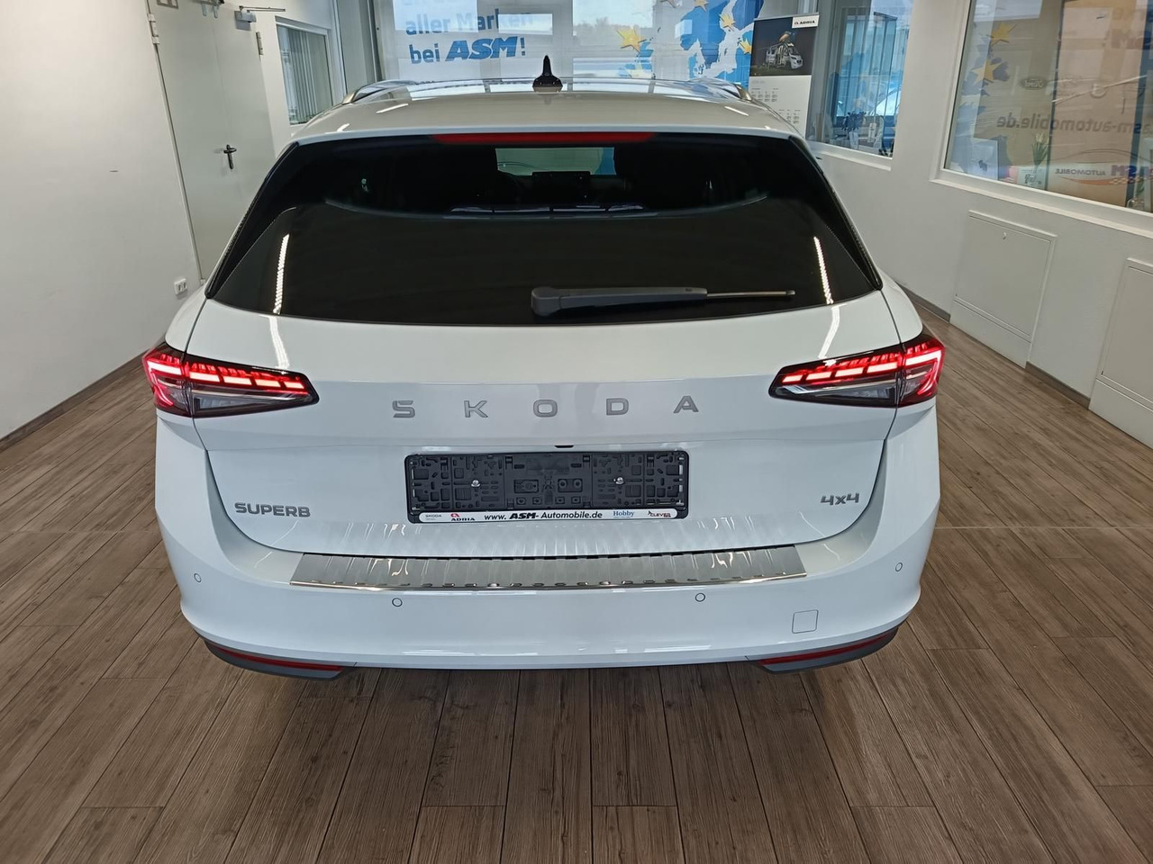 Skoda Superb Combi L&K 2,0TDI 4x4*PSD*STD.HZG*360°*HUD - Караван: слика 5 Skoda Superb Combi L&K 2,0TDI 4x4*PSD*STD.HZG*360°*HUD - Караван: слика 5