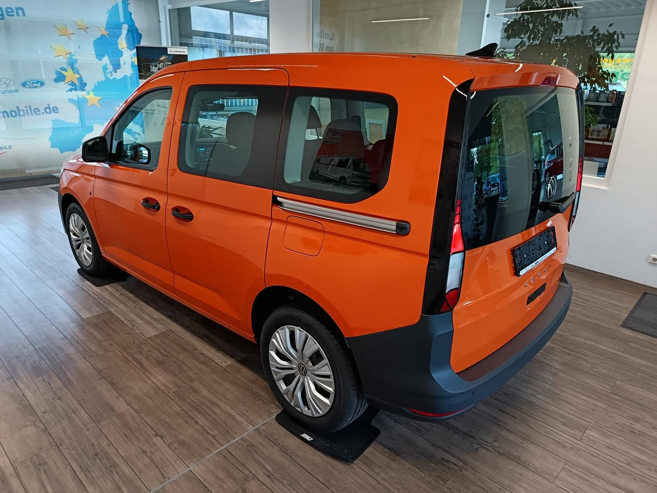Volkswagen Caddy 2.0 TDI 75 kW*PDC*TEMP*DAB*KLIMA*5-SITZER* - Караван: слика 4 Volkswagen Caddy 2.0 TDI 75 kW*PDC*TEMP*DAB*KLIMA*5-SITZER* - Караван: слика 4