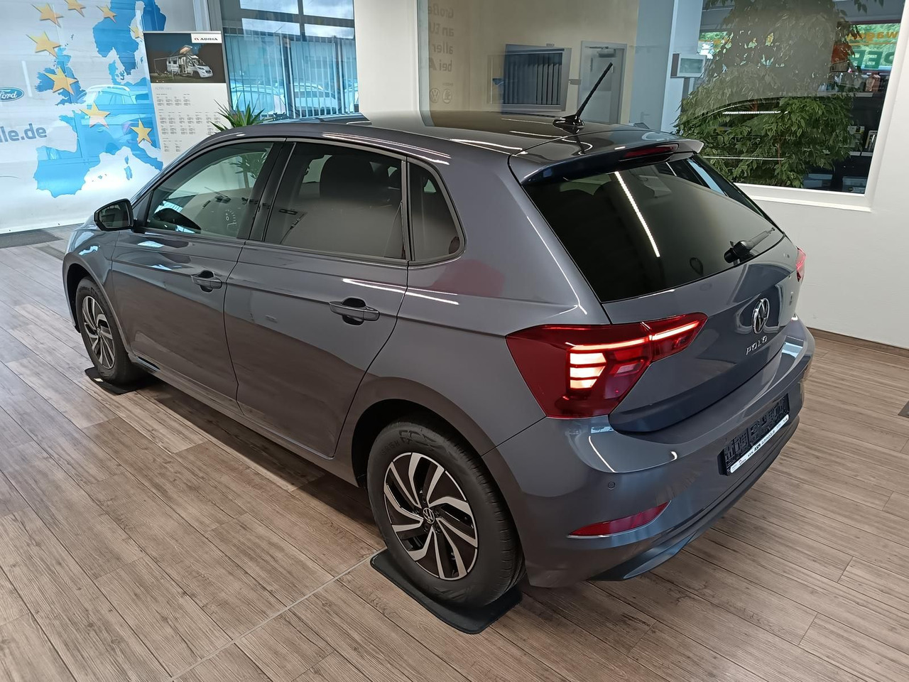 Volkswagen Polo Life 1.0 TSI 70 kW*LED*R-KAM*TEMP*PDC*SHZ* - Автомобил: слика 4 Volkswagen Polo Life 1.0 TSI 70 kW*LED*R-KAM*TEMP*PDC*SHZ* - Автомобил: слика 4