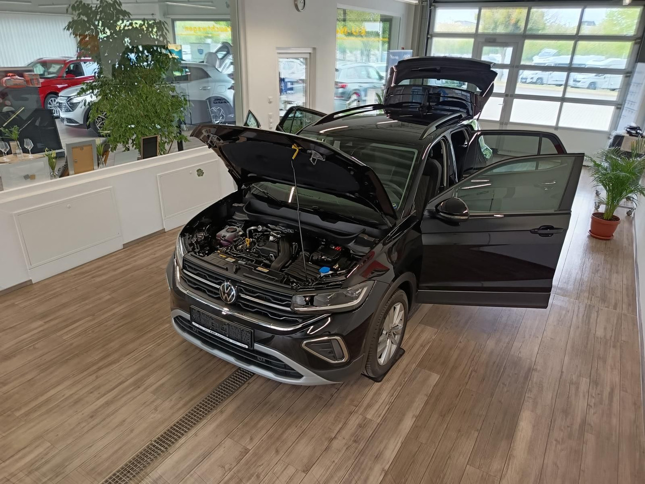 Volkswagen T-Cross Life 1.5 TSI DSG*AHK*MATRIX LED*ACC*SHZ* - SUV: слика 2 Volkswagen T-Cross Life 1.5 TSI DSG*AHK*MATRIX LED*ACC*SHZ* - SUV: слика 2