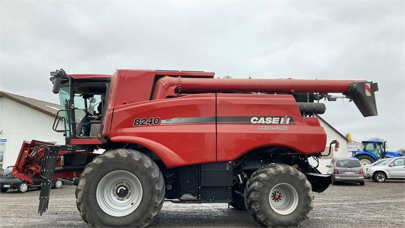Case IH Axial Flow 8240 - Комбајн: слика 1 Case IH Axial Flow 8240 - Комбајн: слика 1