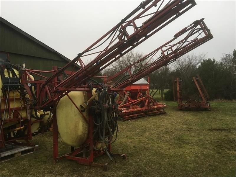 Hardi LHY 1000 / 16/361 Incl. fronttank - Стазен распрскувач: слика 2 Hardi LHY 1000 / 16/361 Incl. fronttank - Стазен распрскувач: слика 2