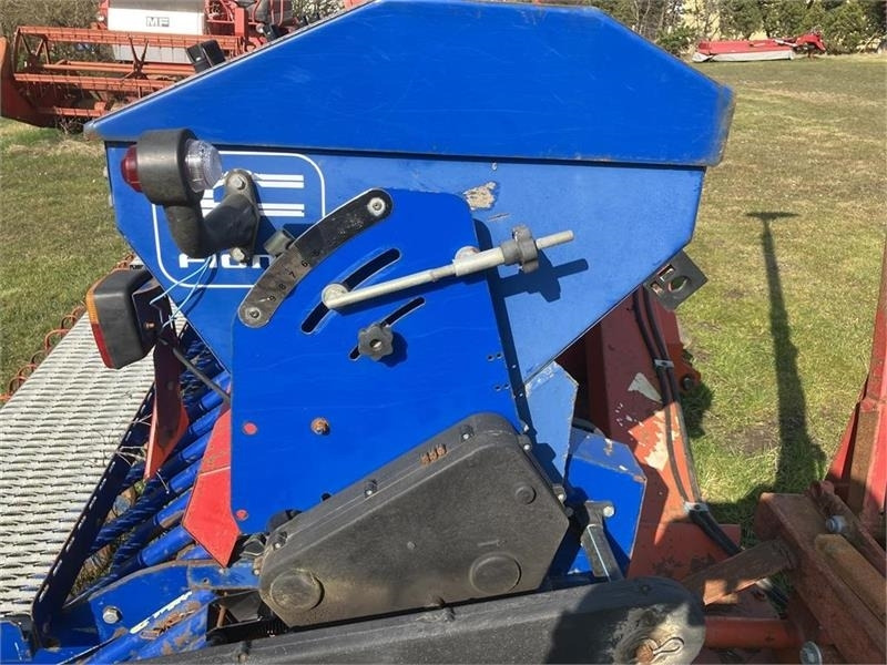 Kuhn HR 4002 Med Fiona Astra SR - Комбајнска семенска дупчалка: слика 5 Kuhn HR 4002 Med Fiona Astra SR - Комбајнска семенска дупчалка: слика 5