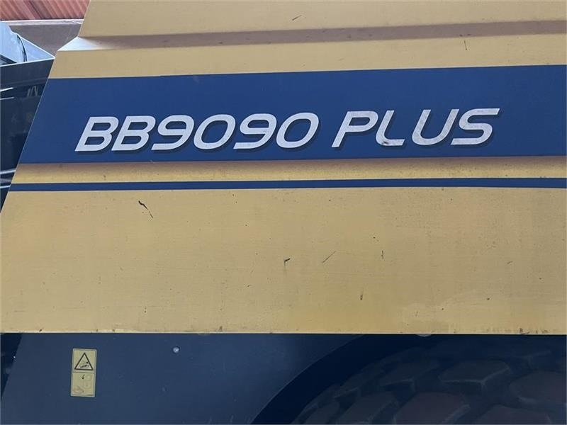 New Holland BB9090 PLUS med Parkland 325 vogn - Балирка за квадратни бали: слика 3 New Holland BB9090 PLUS med Parkland 325 vogn - Балирка за квадратни бали: слика 3