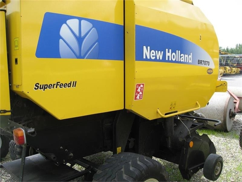 New Holland BR7070 med SUPER FEED - Балирка за тркалезни бали: слика 3 New Holland BR7070 med SUPER FEED - Балирка за тркалезни бали: слика 3