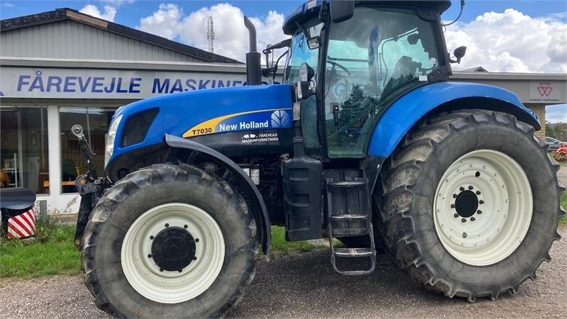 New Holland T7030 - Трактор: слика 1 New Holland T7030 - Трактор: слика 1