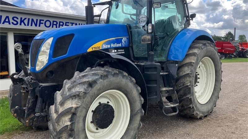 New Holland T7030 - Трактор: слика 2 New Holland T7030 - Трактор: слика 2
