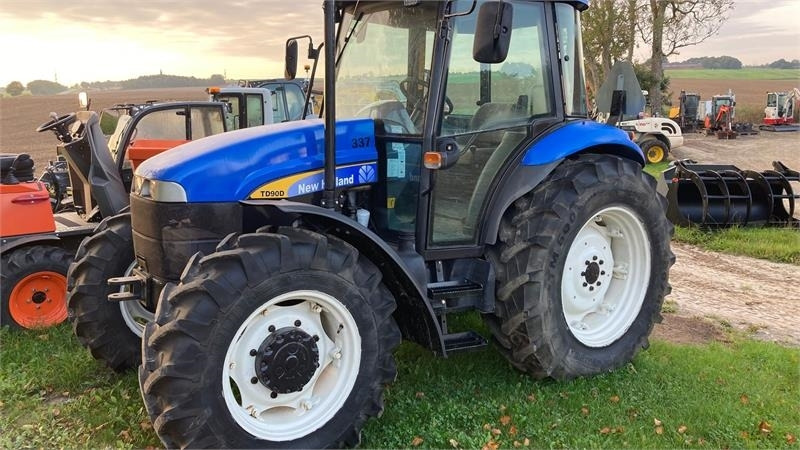 New Holland TD90D - Трактор: слика 1 New Holland TD90D - Трактор: слика 1
