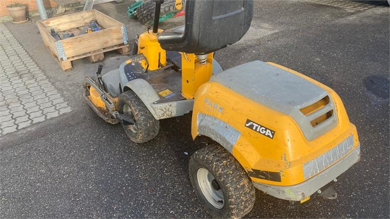 Stiga PARK COMPACT 14 HST 95 Combi - Градинарска косилка: слика 4 Stiga PARK COMPACT 14 HST 95 Combi - Градинарска косилка: слика 4