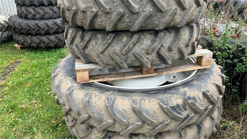 Taurus 270/95R32 - 300/95R46 - Гума за Земјоделска машина: слика 1 Taurus 270/95R32 - 300/95R46 - Гума за Земјоделска машина: слика 1