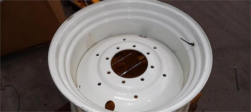 Titan Svejste fælge............ 15x30 - Гума за Земјоделска машина: слика 2 Titan Svejste fælge............ 15x30 - Гума за Земјоделска машина: слика 2