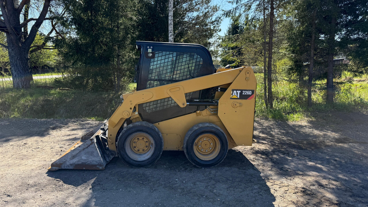 CAT 226D - Компактен натоварувач: слика 2 CAT 226D - Компактен натоварувач: слика 2