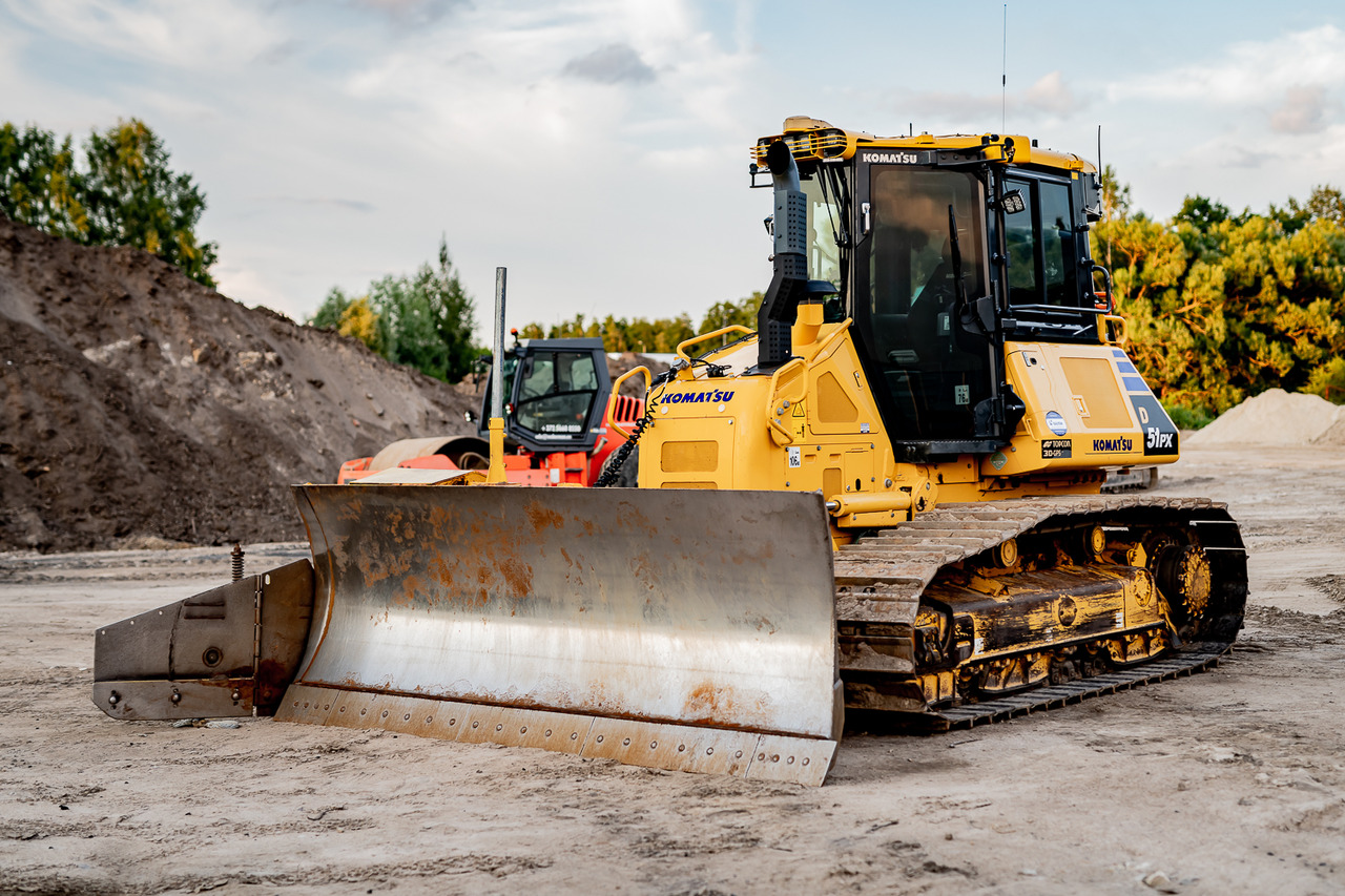 KOMATSU D51PX - Булдожер: слика 1 KOMATSU D51PX - Булдожер: слика 1