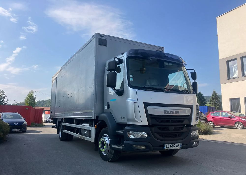 DAF DAF LF 180 kurierka kontener 18 palet - Камион сандучар: слика 1 DAF DAF LF 180 kurierka kontener 18 palet - Камион сандучар: слика 1