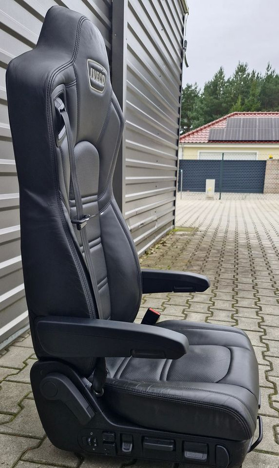 IVECO STRALIS S WAY FOTEL PASAŻERA - Кабина и ентериер: слика 3 IVECO STRALIS S WAY FOTEL PASAŻERA - Кабина и ентериер: слика 3