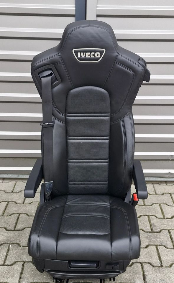 IVECO STRALIS S WAY FOTEL PASAŻERA - Кабина и ентериер: слика 1 IVECO STRALIS S WAY FOTEL PASAŻERA - Кабина и ентериер: слика 1