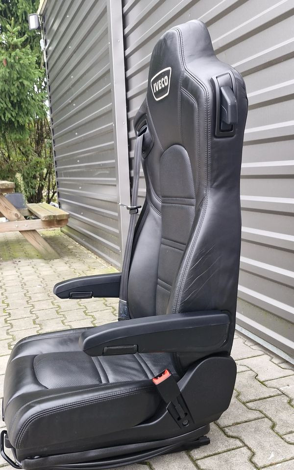 IVECO STRALIS S WAY FOTEL PASAŻERA - Кабина и ентериер: слика 2 IVECO STRALIS S WAY FOTEL PASAŻERA - Кабина и ентериер: слика 2