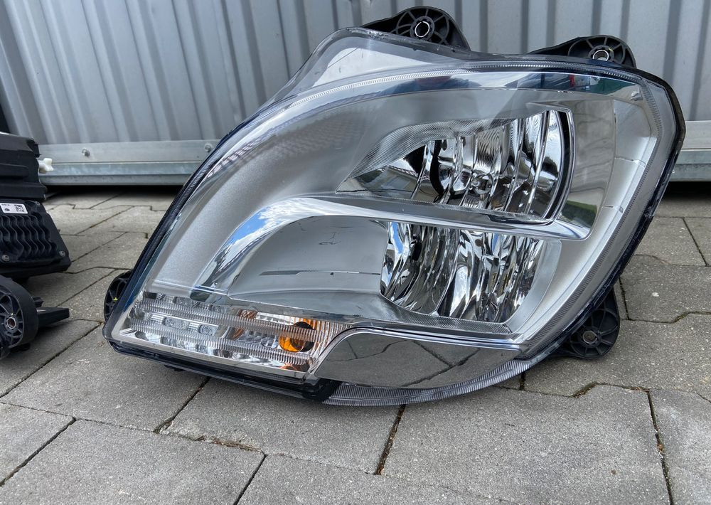 Lampy LED DAF XF 106 euro 6 komplet reflektory - Светло/ Осветлување за Камион: слика 3 Lampy LED DAF XF 106 euro 6 komplet reflektory - Светло/ Осветлување за Камион: слика 3
