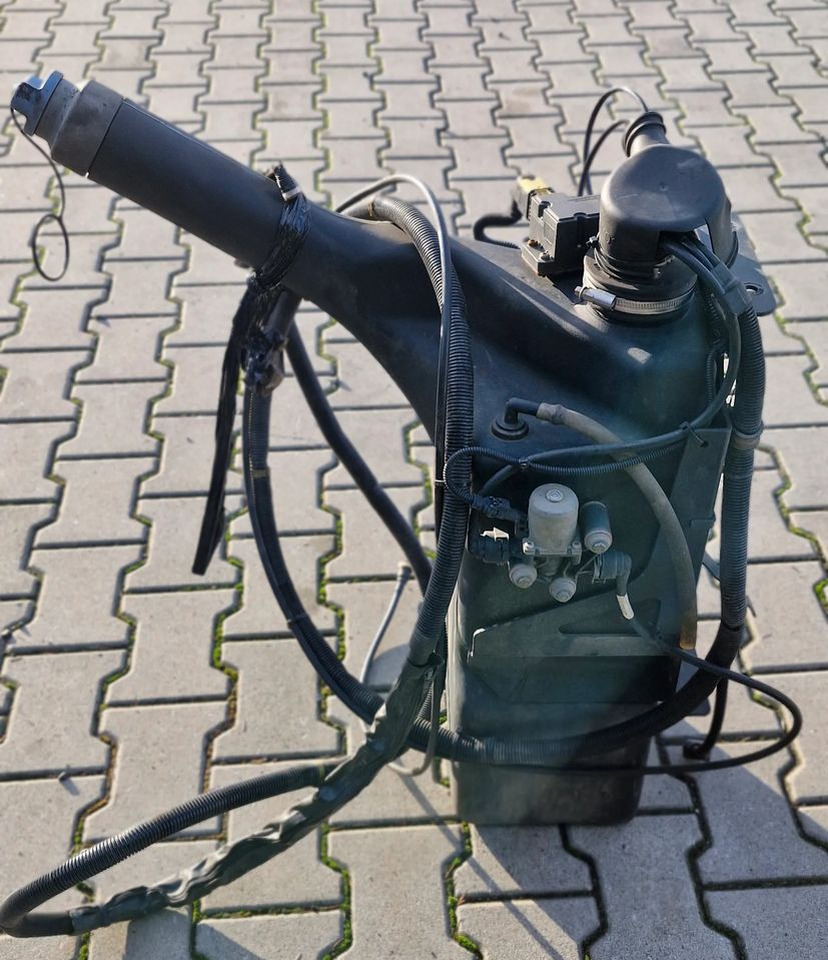 MAN TG3 TGX ZBIORNIK ADBLUE 81.15402-5037 - Систем за гориво: слика 1 MAN TG3 TGX ZBIORNIK ADBLUE 81.15402-5037 - Систем за гориво: слика 1