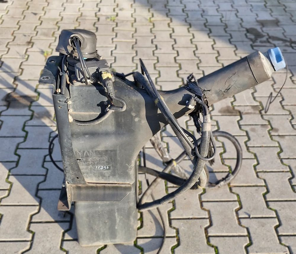 MAN TG3 TGX ZBIORNIK ADBLUE 81.15402-5037 - Систем за гориво: слика 3 MAN TG3 TGX ZBIORNIK ADBLUE 81.15402-5037 - Систем за гориво: слика 3