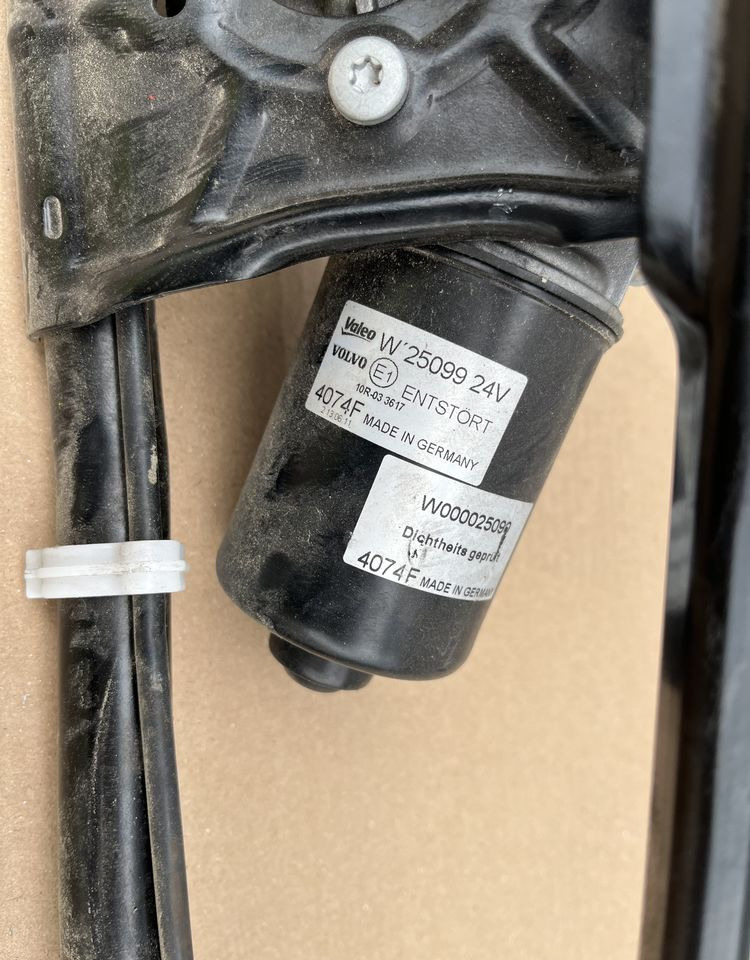 Mechanizm wycieraczek Volvo FH4 FH 5 kompletny cięgno prowadnica - Бришач за Камион: слика 2 Mechanizm wycieraczek Volvo FH4 FH 5 kompletny cięgno prowadnica - Бришач за Камион: слика 2