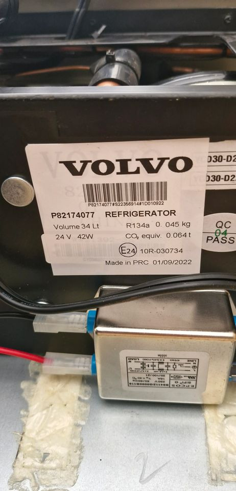 VOLVO FH4 FH5 LODÓWKA CHŁODZIARKA - Кабина и ентериер: слика 3 VOLVO FH4 FH5 LODÓWKA CHŁODZIARKA - Кабина и ентериер: слика 3